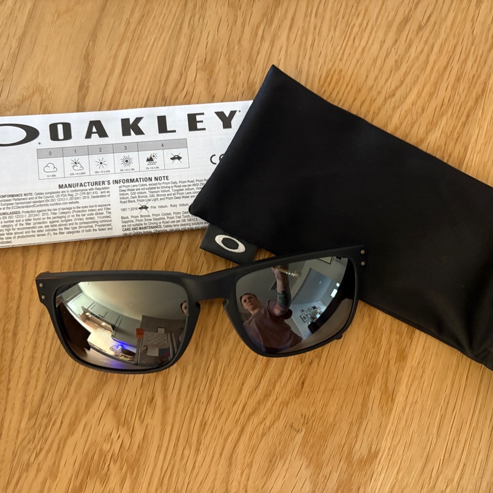 Oakley men’s sunglasses Holbrook matte black polarized - Picture 3 of 8